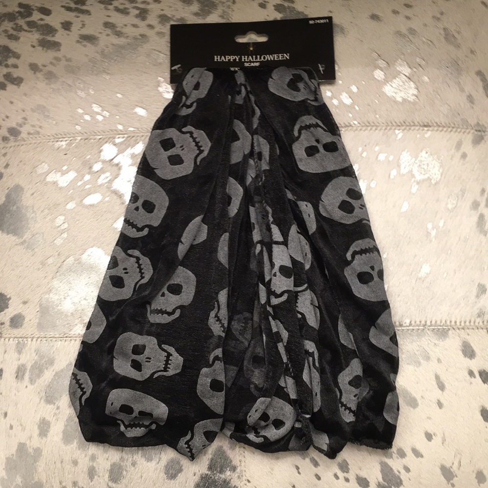 NWT Skull Scarf